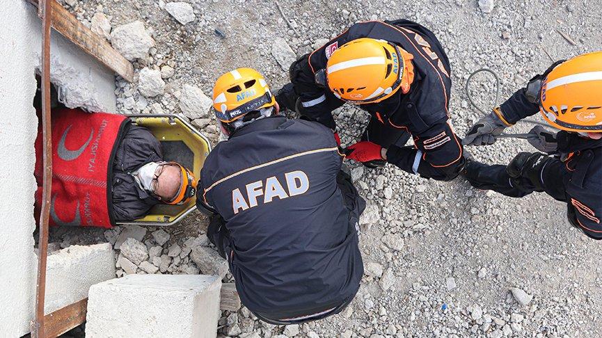 İzmir’deki depremin kahramanı AFAD ekipleri, zorlu tatbikatlarla olası afetlere hazırlanıyor
