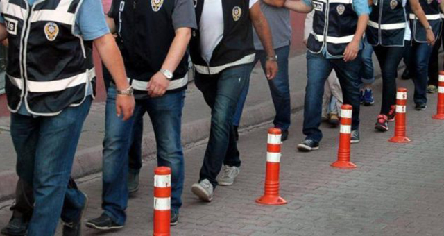 İzmir’deki uyuşturucu operasyonlarında yakalanan 51 şüpheli tutuklandı