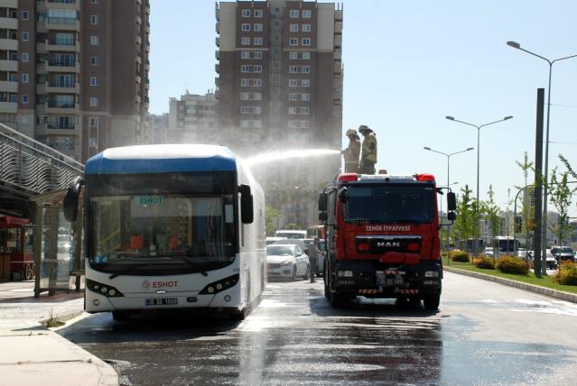 İzmir’de elektrikli otobüs alev alev yandı