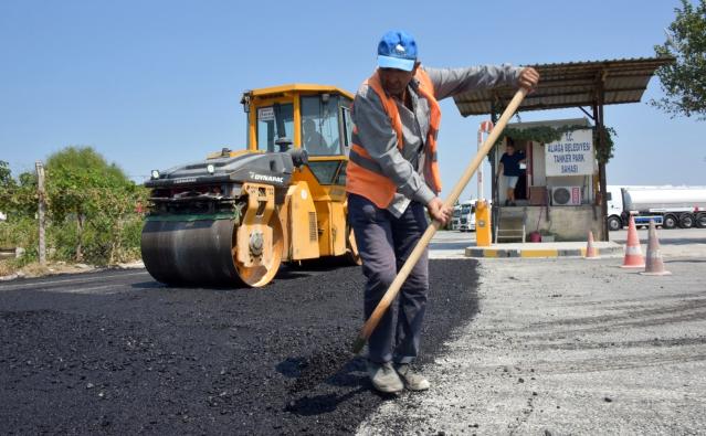 Aliağa’da yaz döneminde toplam 14 bin 620 ton asfalt atıldı
