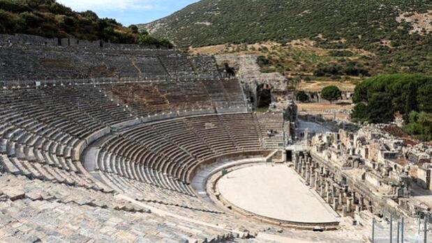 Antik dünyanın gözdesi ‘Efes Tiyatrosu’ 3 yıl aradan sonra sanat için kapılarını aralıyor