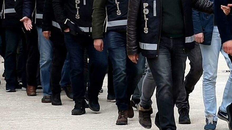 İzmir’de uyuşturucu şebekesine baskın: 12 gözaltı