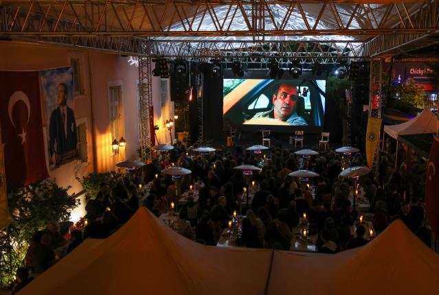 İzmir Kısa Film Festivali galası renkli görüntülere sahne oldu