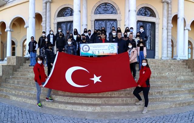 İzmir TEM Şube, 30 öğrenciyi geziye götürdü