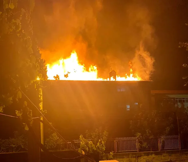 İzmir’de okulda çıkan yangın paniğe neden oldu