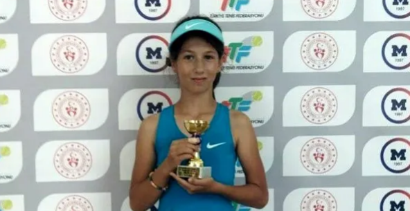 Yunusemreli Suzanna İzmir’de kupa ve madalyaları topladı