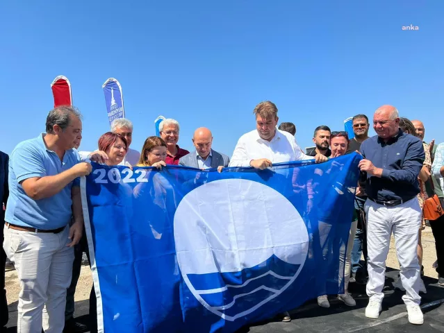 Seferihisar Akarca Plajı’na 4 Yıl Sonra Mavi Bayrak Verildi