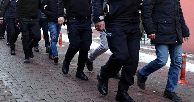 İzmir merkezli 10 ilde dolandırıcılık operasyonunda 19 şüpheli hakkında gözaltı kararı verildi