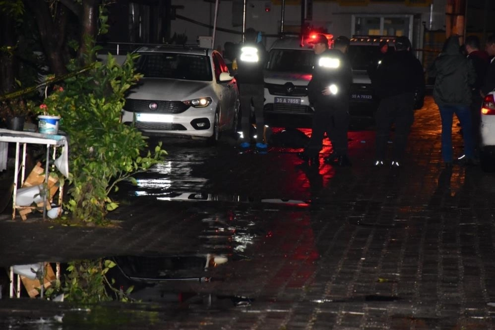 İzmir’de sokak ortasında çifte cinayet