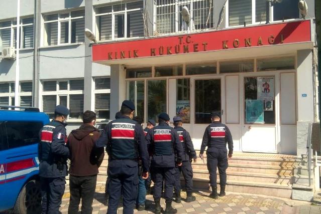 İzmir’de firari 17 suçlu yakalanarak tutuklandı