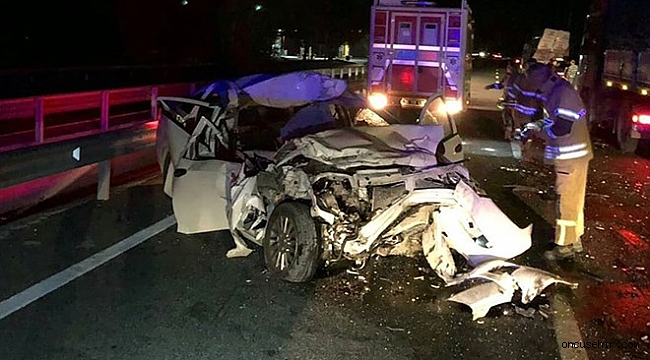 İzmir’de kamyonla çarpışan otomobilin sürücüsü öldü