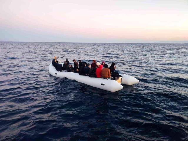 Yunanistan’ın ölüme ittiği 78 göçmen kurtarıldı