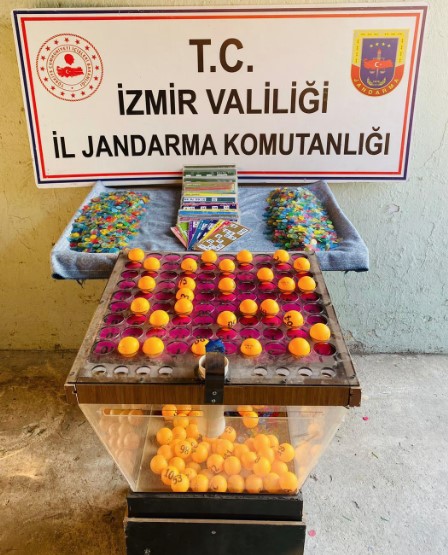 İzmir’de dernek lokalinde kumar oynayan 89 kişiye para cezası kesildi