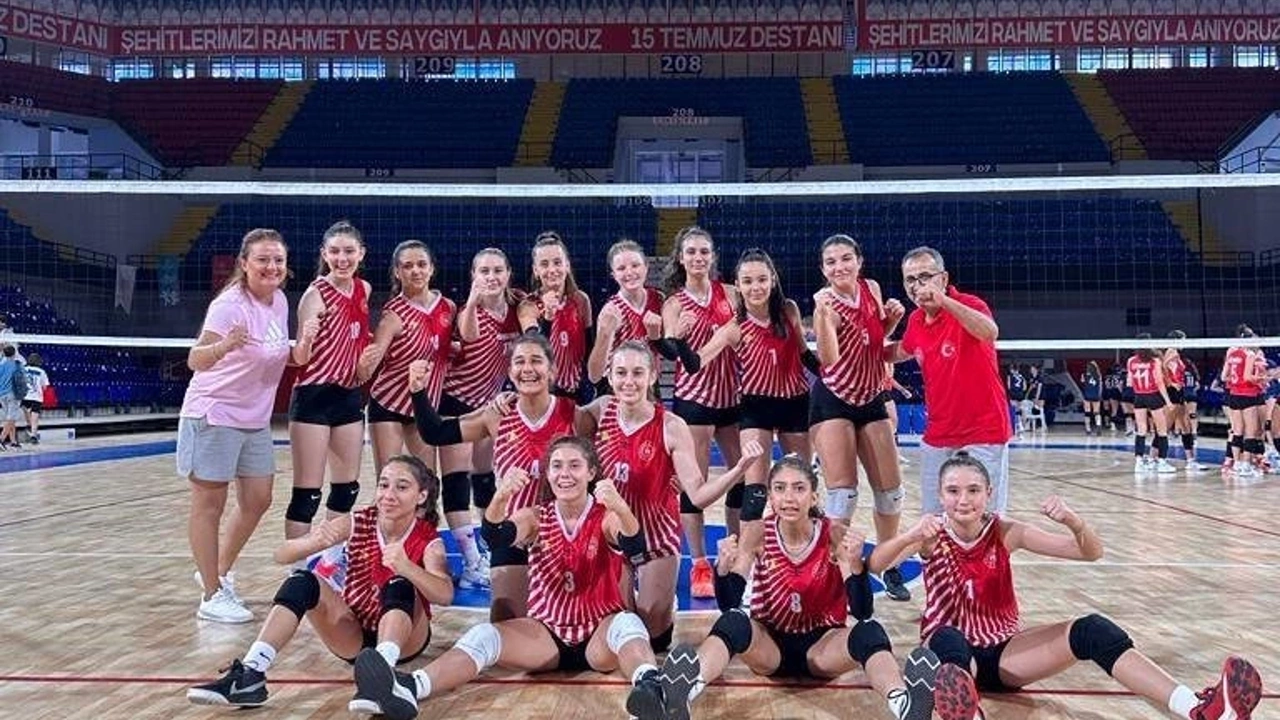 Aydın Analig Kız Voleybol Takımı Türkiye İkincisi