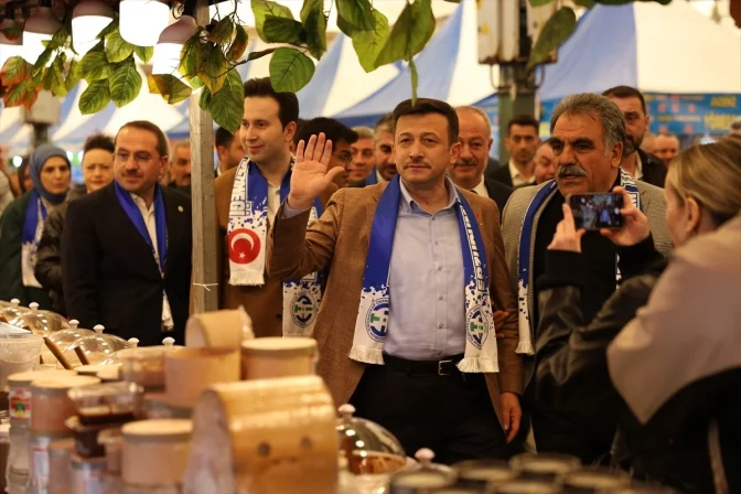 Hamza Dağ, Erzurum Cağ Kebap Yöresel Ürünler Festivali’ne katıldı
