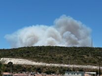 İzmir Çeşme’de Orman Yangınına Havadan ve Karadan Müdahale Devam Ediyor