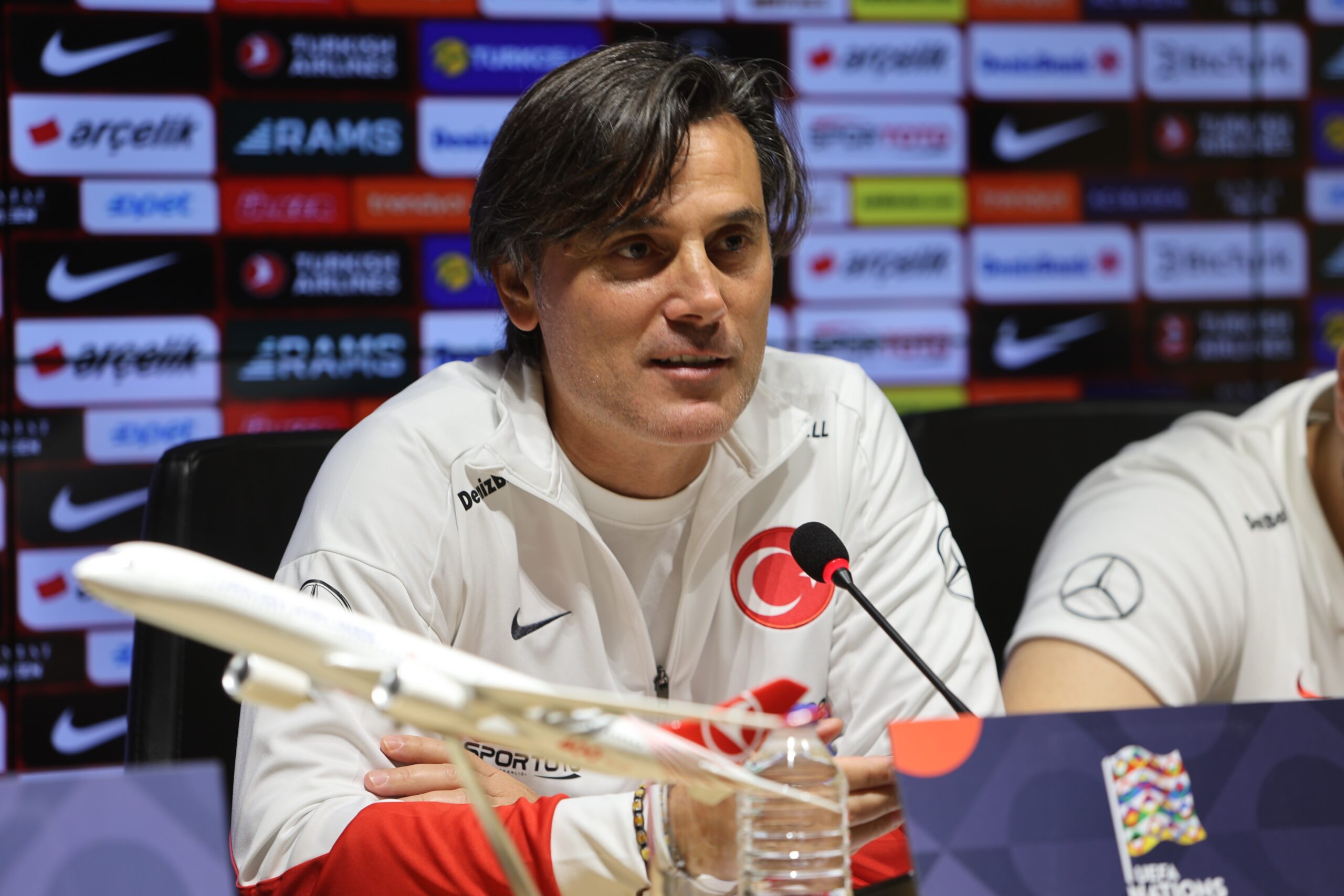 Montella: “Birlikten Güç Doğar, İzlanda Maçında Galibiyet İçin Hazırız”