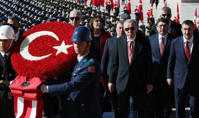 Cumhurbaşkanı Erdoğan başkanlığındaki devlet erkanı Anıtkabir’i ziyaret etti – Gündem