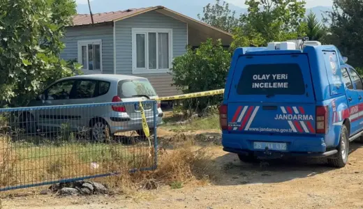 Babasını baltayla yaralayıp, korkunç şekilde yaşamına son verdi
