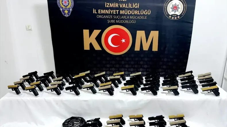 İzmir’de Yasa Dışı Silah Ticareti Operasyonu