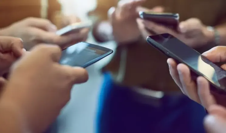 Bakan Uraloğlu rakam verdi! 5G için 63 milyon kişi telefonunu değiştirmek zorunda kalacak