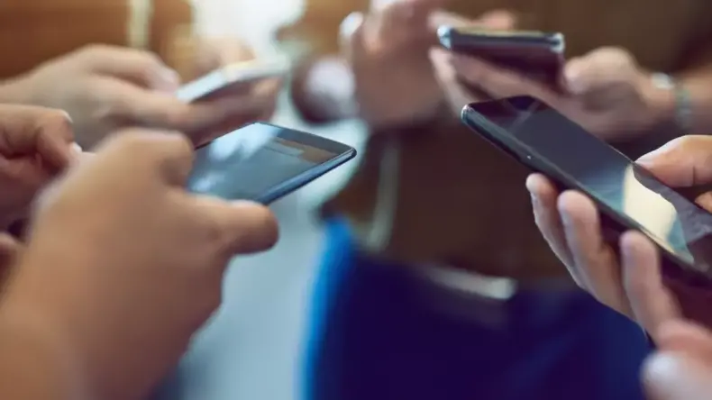 Bakan Uraloğlu rakam verdi! 5G için 63 milyon kişi telefonunu değiştirmek zorunda kalacak